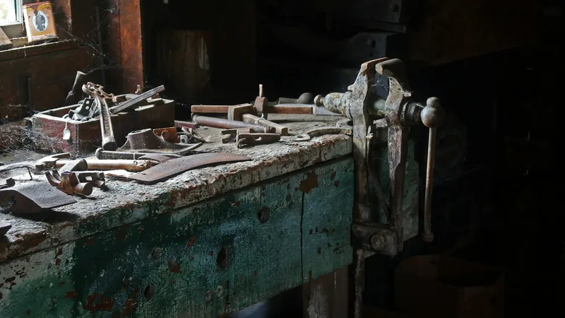 How to Build a Basic Workbench in a Weekend (No Experience Needed)